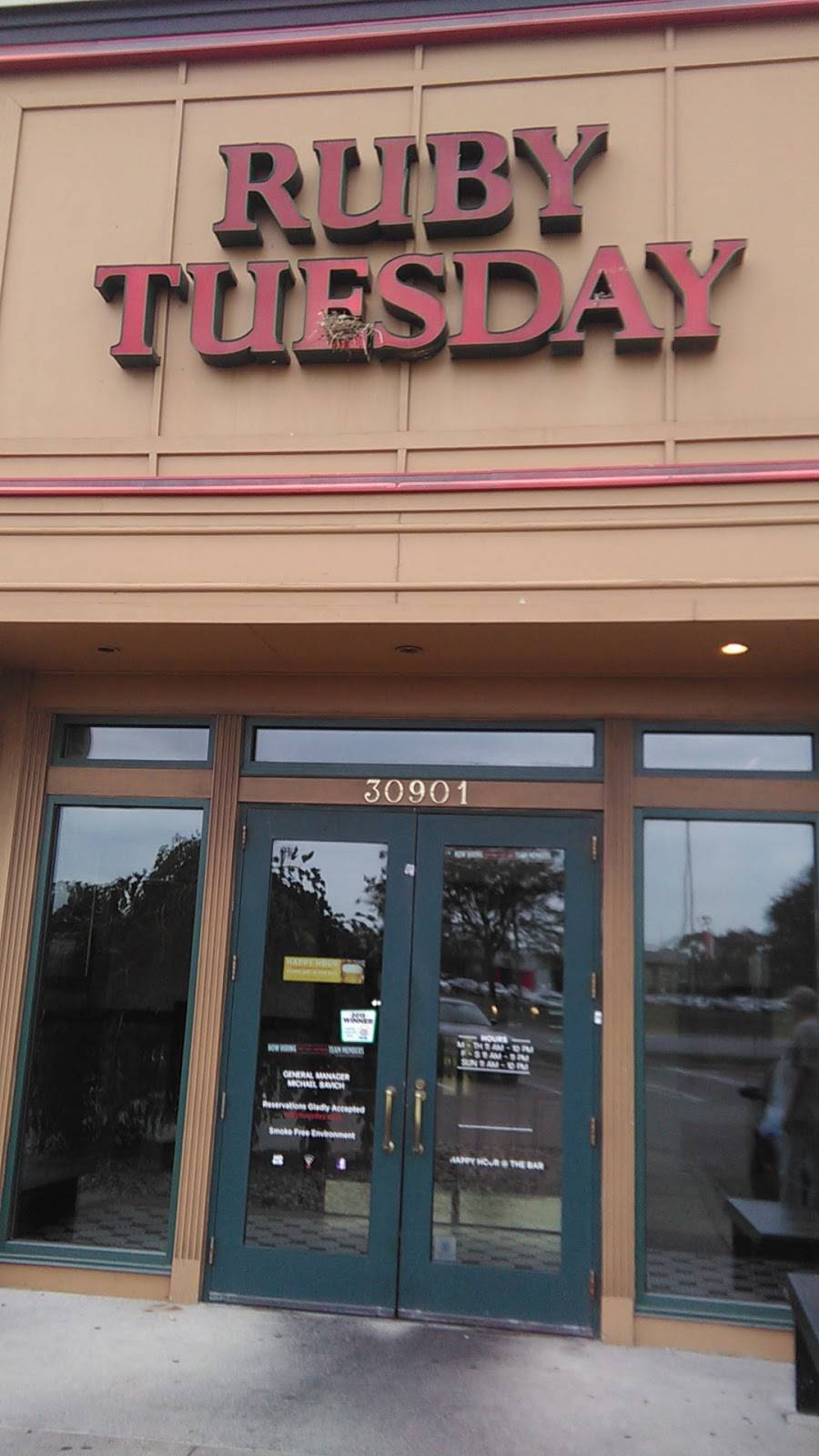 Ruby Tuesday | restaurant | 30901 Gratiot Ave, Roseville, MI 48066, USA | 5864159478 OR +1 586-415-9478