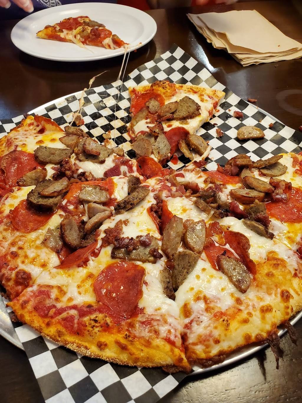 Uncle Maddios Pizza | restaurant | 345 S Kings Dr, Charlotte, NC 28204, USA | 9804063234 OR +1 980-406-3234