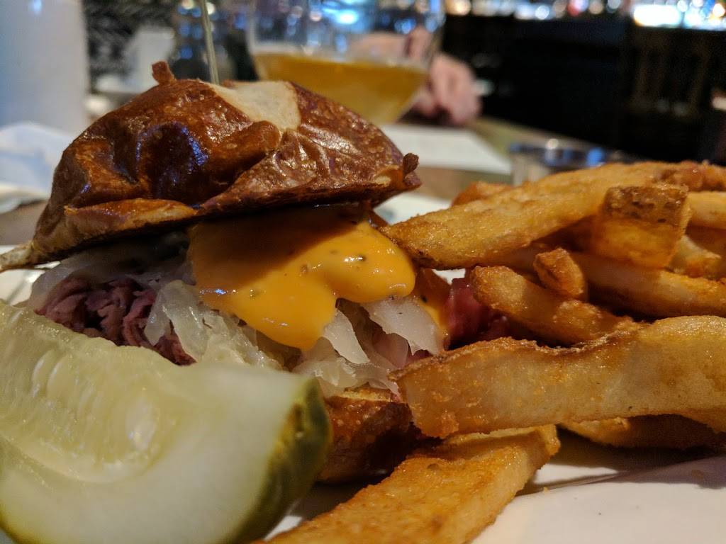 O’Halloran’s Public House and Hall | restaurant | 112 Macomb Pl, Mt Clemens, MI 48043, USA | 5863291252 OR +1 586-329-1252