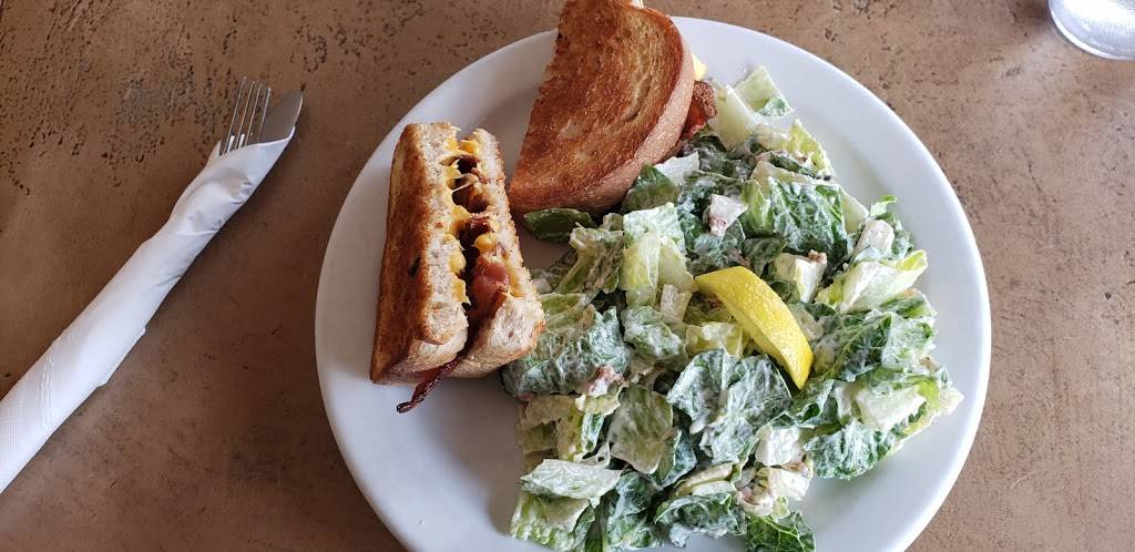 Barbs Family Restaurant | restaurant | 68 Main St S, Milverton, ON N0K 1M0, Canada | 5195958959 OR +1 519-595-8959