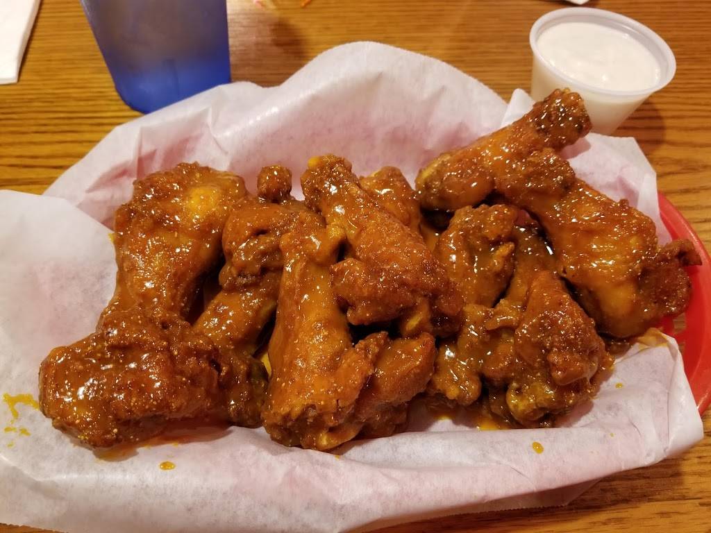 Willard Varsity Club | restaurant | 3598 Bullhead Rd, Willard, OH 44890, USA | 4199332248 OR +1 419-933-2248