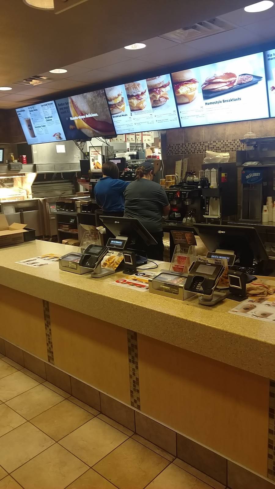 McDonalds | cafe | 110 N Central St, Benton, IL 62812, USA | 6184396633 OR +1 618-439-6633