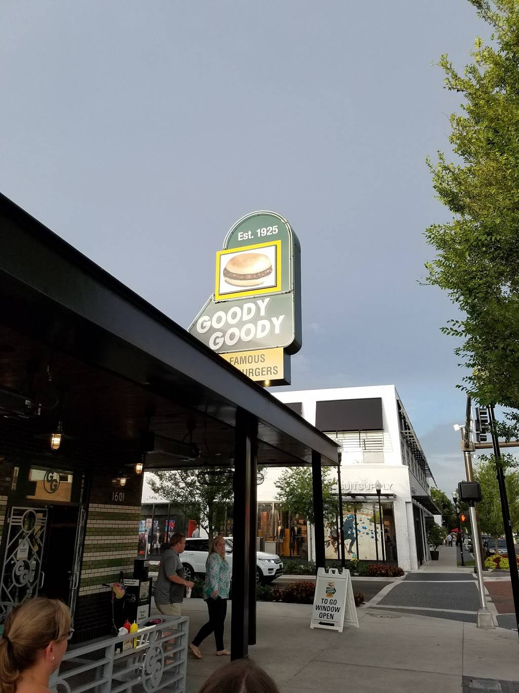 Hyde Park Village | shopping mall | 1602 W Snow Ave, Tampa, FL 33606, USA | 8132546210 OR +1 813-254-6210