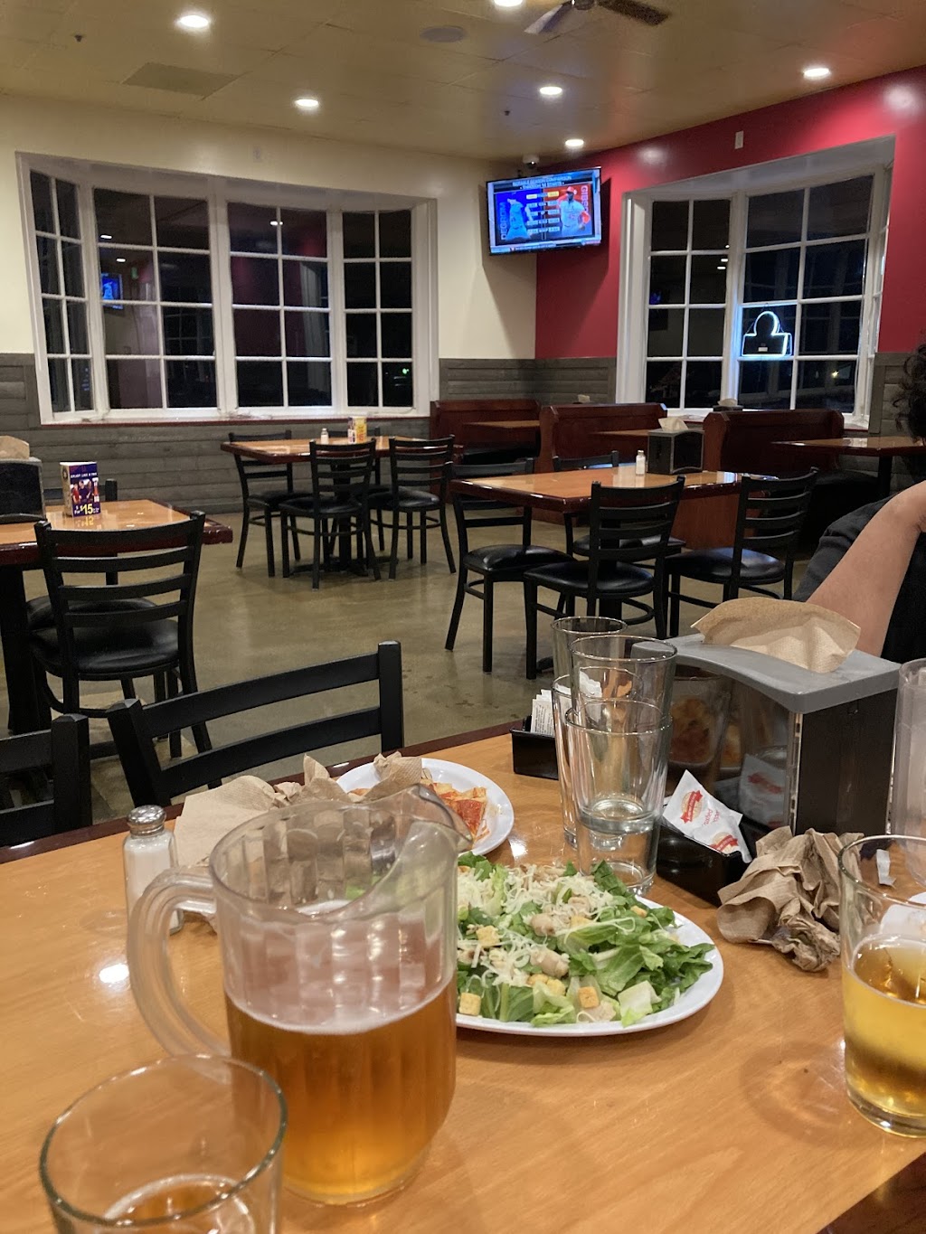 Starlights Pizza & Beer | restaurant | 2026 Riverside Ave Suite G & H, Rialto, CA 92377, USA | 9092582520 OR +1 909-258-2520