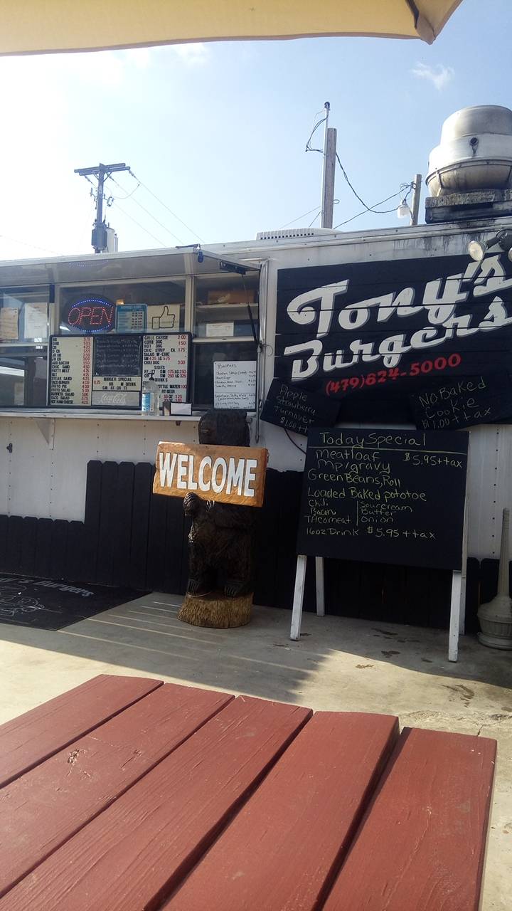 Tonys Burgers | restaurant | 103 E Pridemore Dr, Lincoln, AR 72744, USA | 4798245000 OR +1 479-824-5000