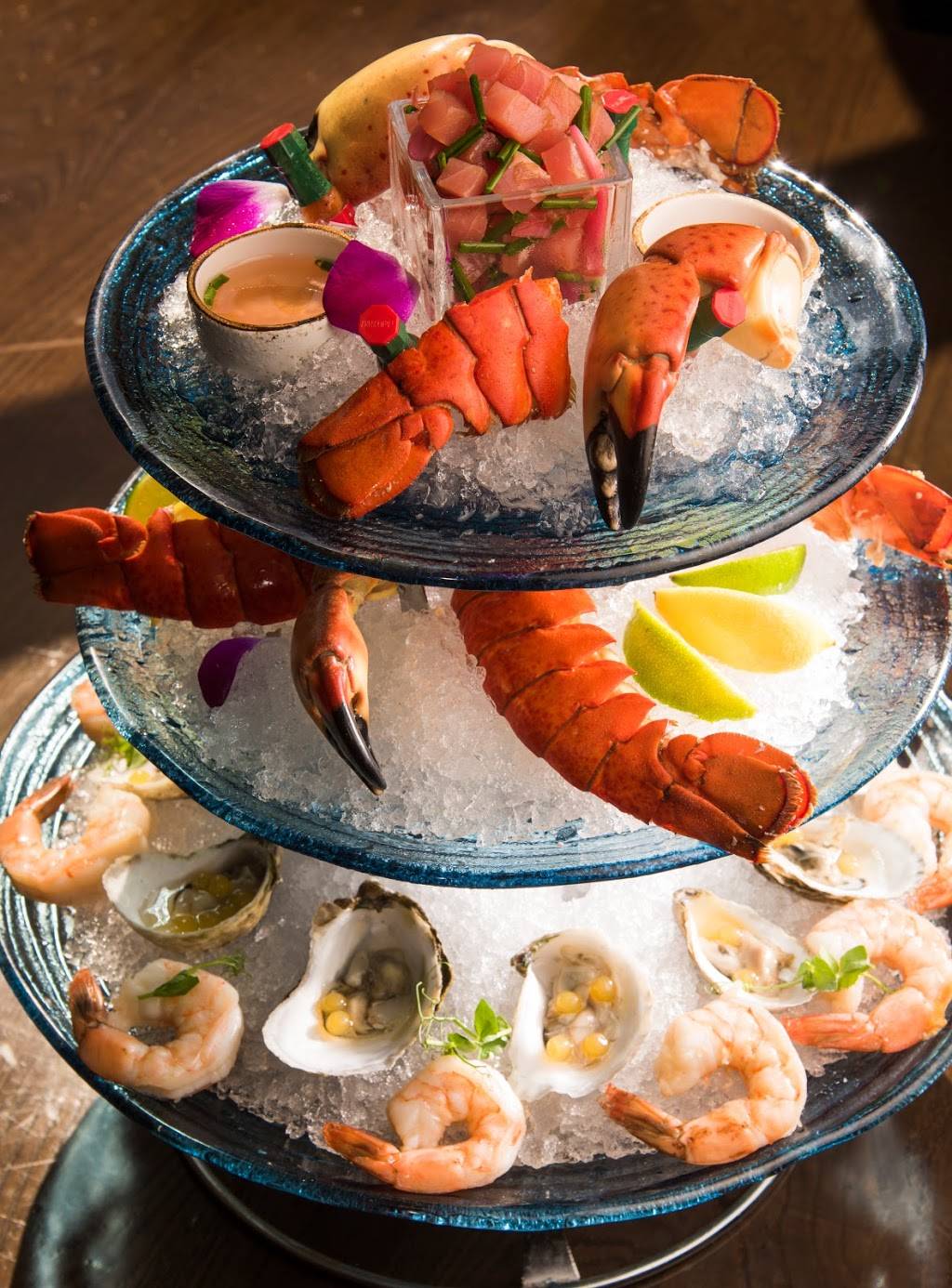 The Catch of the Pelican | restaurant | 475 Seagate Dr, Naples, FL 34103, USA | 2395946325 OR +1 239-594-6325