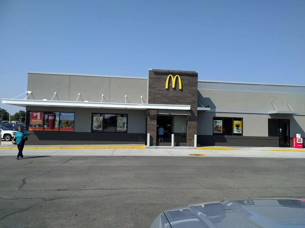 McDonalds | cafe | 727 Avenue of the Cities, East Moline, IL 61244, USA | 3097558820 OR +1 309-755-8820