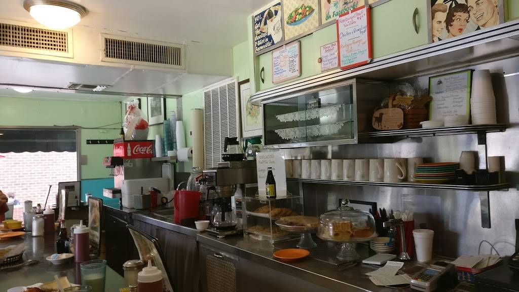 Walkers Diner | meal takeaway | 307 N Main St, Farmville, VA 23901, USA | 4343924230 OR +1 434-392-4230