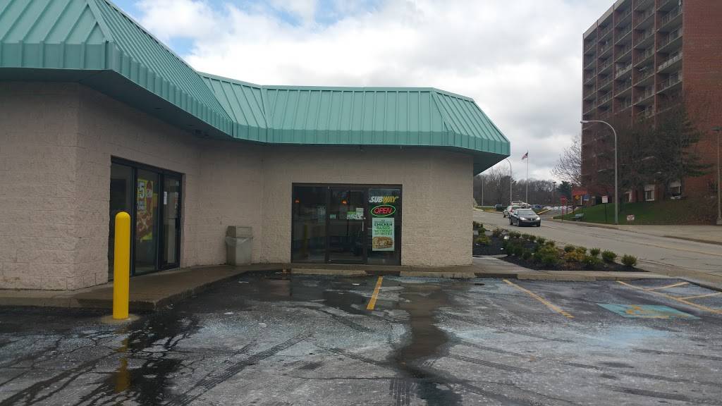 Subway | restaurant | 809 W View Park Dr, Pittsburgh, PA 15229, USA | 4129310818 OR +1 412-931-0818