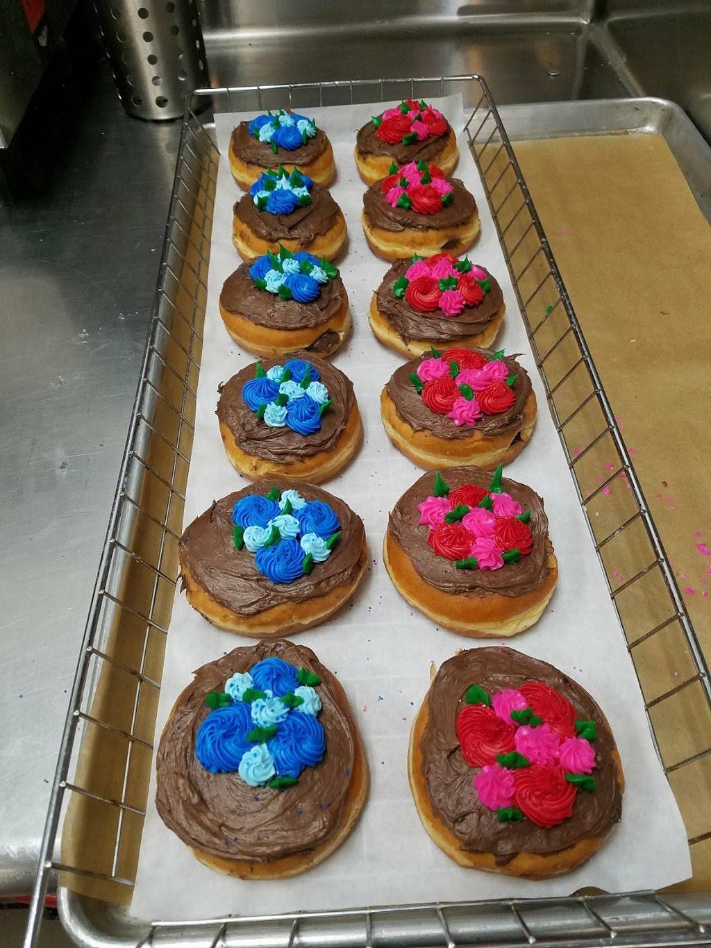 Dunkin | cafe | 1609 Grand Ave, Waukegan, IL 60085, USA | 8475965750 OR +1 847-596-5750