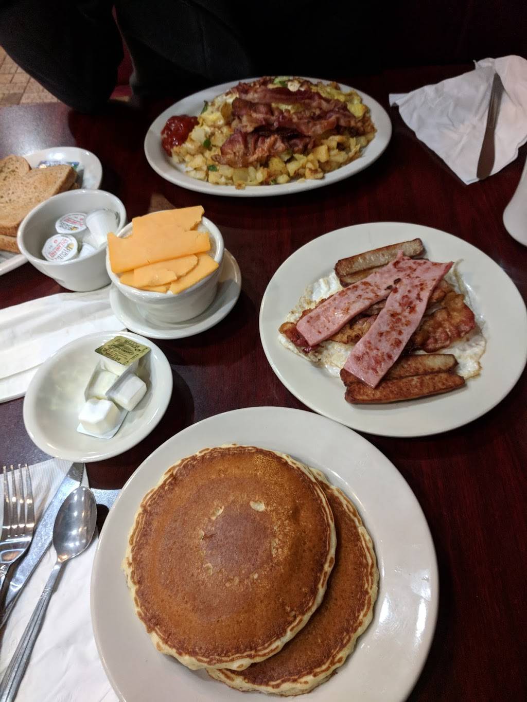 La Villa | restaurant | 505 Dekalb Ave, Brooklyn, NY 11205, USA | 7184227892 OR +1 718-422-7892