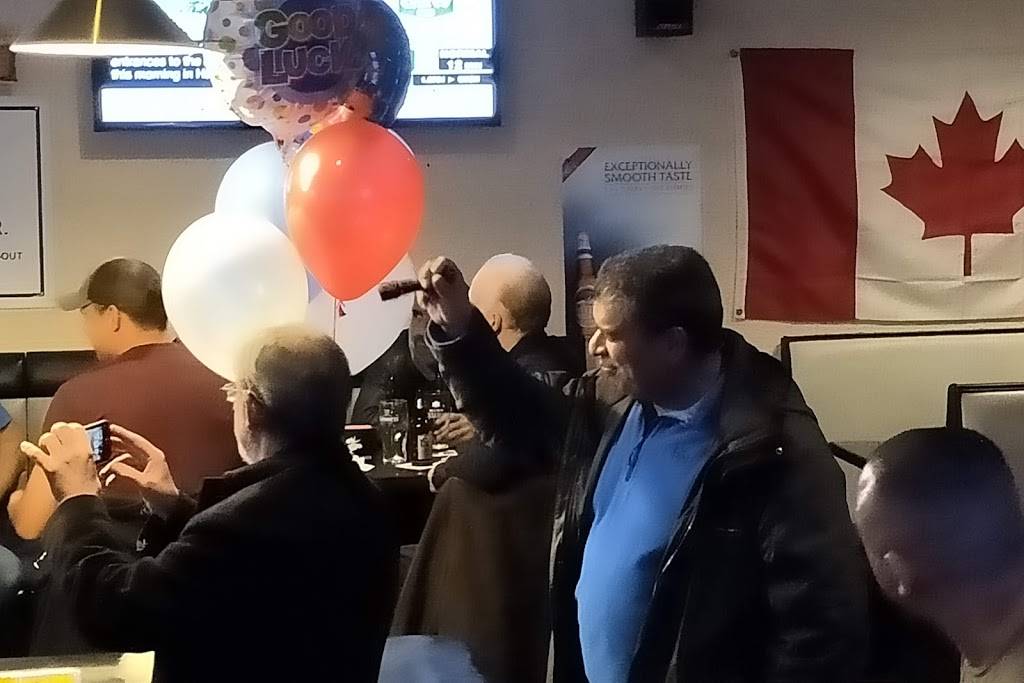 The Valley Bar And Grille | restaurant | 680 Silver Creek Blvd, Mississauga, ON L5A 3Z1, Canada | 9052323433 OR +1 905-232-3433