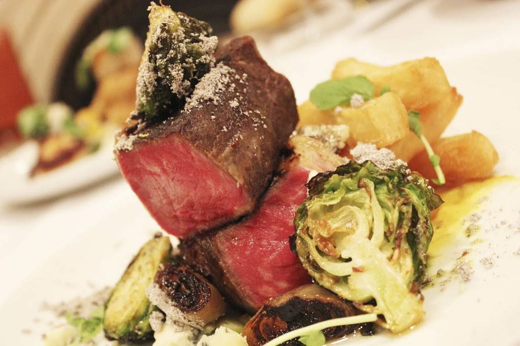 Giovannis | restaurant | 25550 Chagrin Blvd, Beachwood, OH 44122, USA | 2168318625 OR +1 216-831-8625