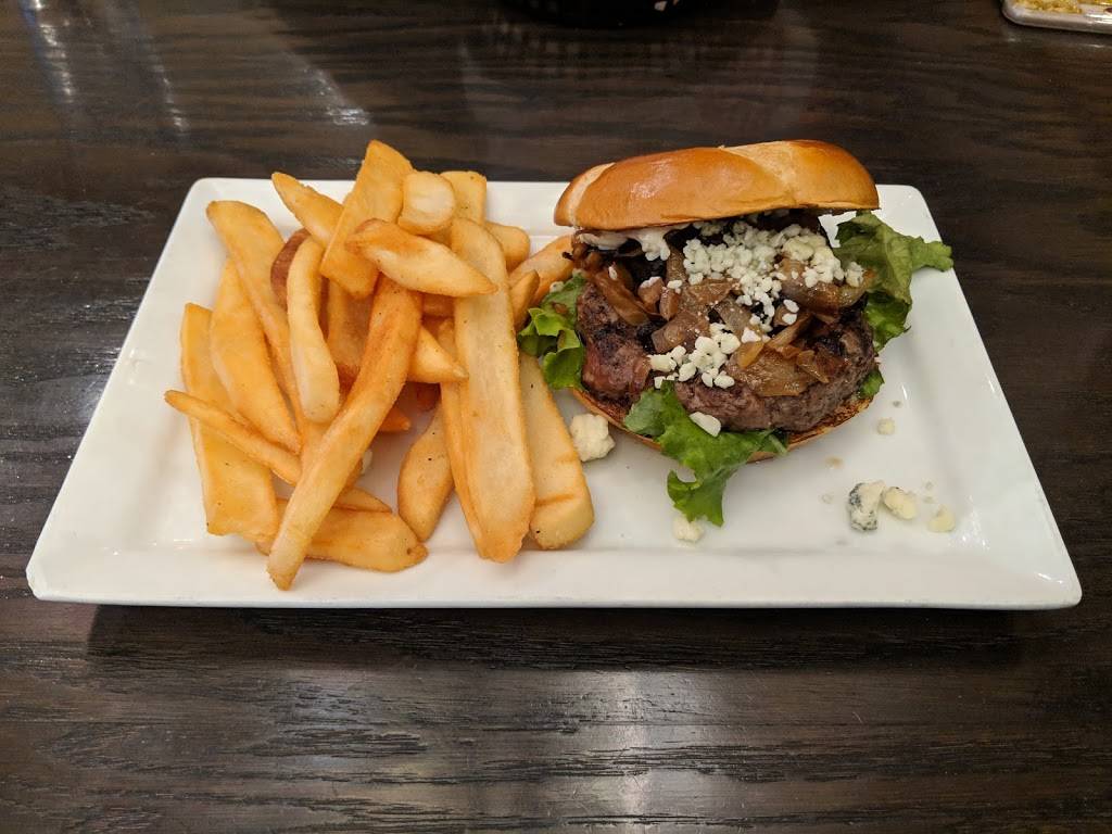 Red Robin Gourmet Burgers and Brews | restaurant | 552 Oakbrook Center, Oak Brook, IL 60523, USA | 6305742044 OR +1 630-574-2044