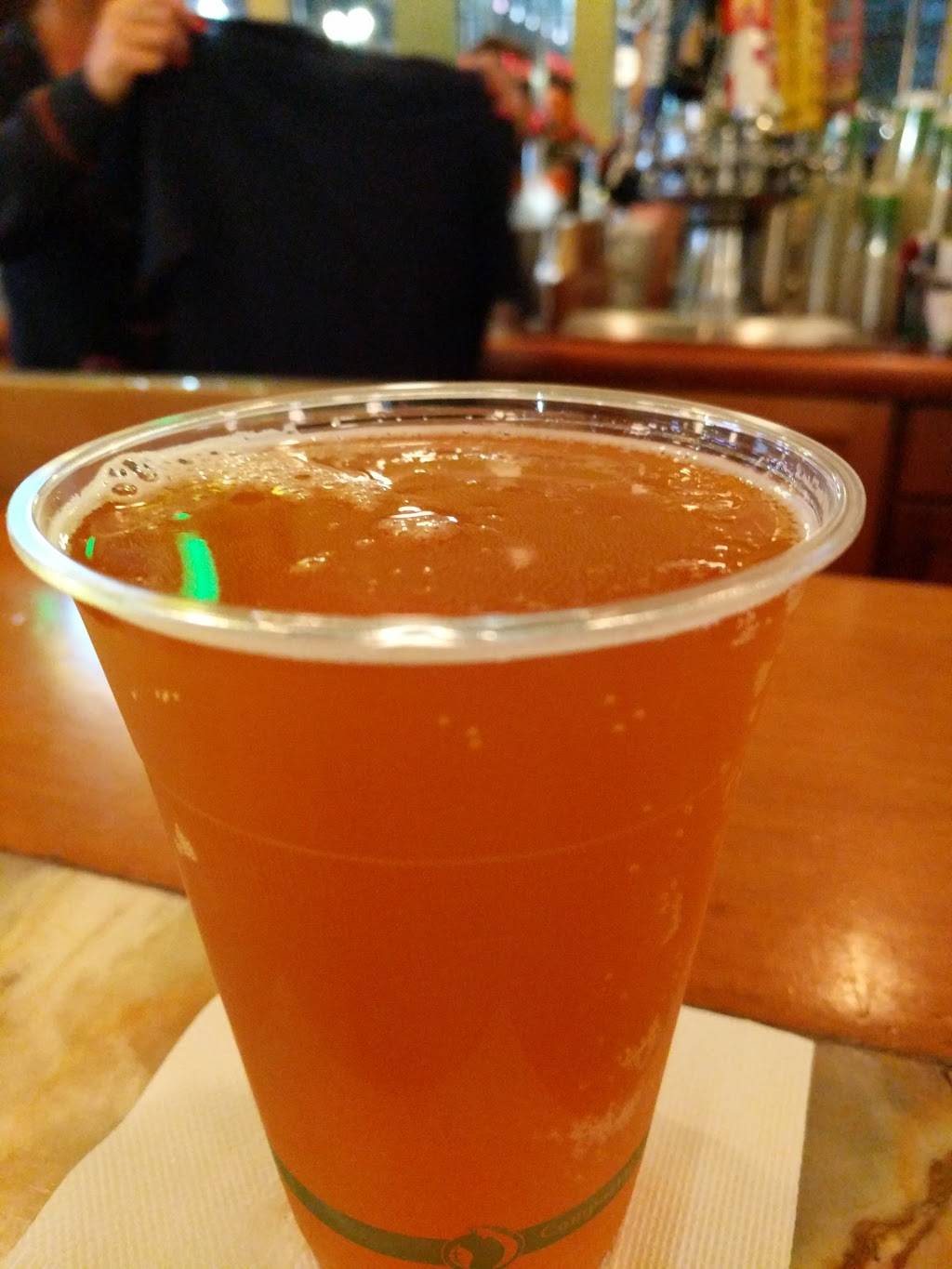 Elwood Bar & Grill | restaurant | 300 E Adams Ave, Detroit, MI 48226, USA | 3139622337 OR +1 313-962-2337