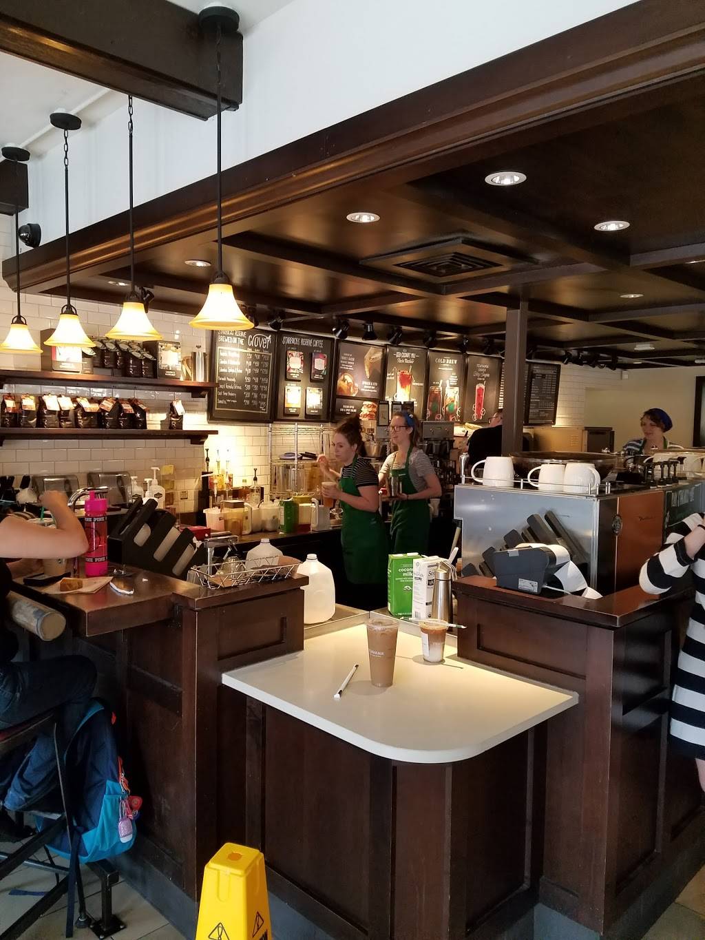 Starbucks | cafe | 302 Nichols Rd, Kansas City, MO 64112, USA | 8167534246 OR +1 816-753-4246