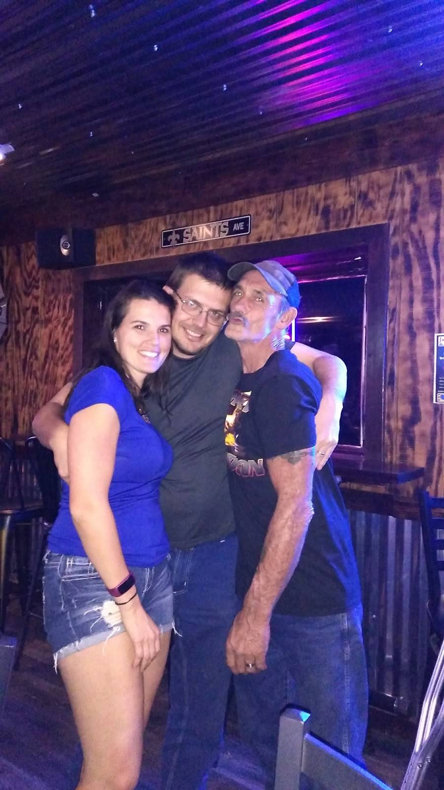 Pour House | restaurant | 111 E Locust St, Fieldon, IL 62031, USA | 6183763374 OR +1 618-376-3374