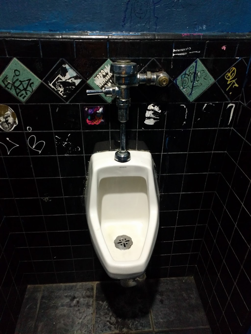 Flowers Bar & Restaurant | restaurant | 4247 University Way NE, Seattle, WA 98105, USA | 2066331903 OR +1 206-633-1903