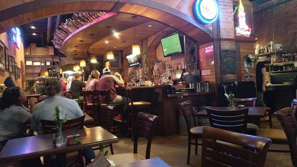 Red Brick Tavern | restaurant | 119 Simonton St, Conroe, TX 77301, USA | 9365392000 OR +1 936-539-2000