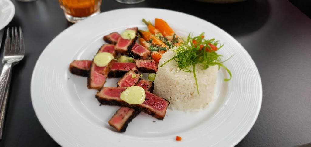 Whip Bar & Grill | restaurant | 18 Main St, Stowe, VT 05672, USA | 8022536554 OR +1 802-253-6554