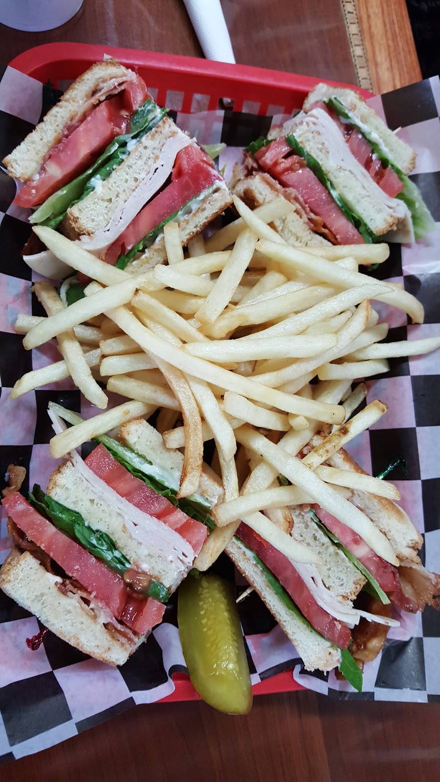 Smokin Ice House | restaurant | 5890 US-1, Grant, FL 32949, USA | 3219143988 OR +1 321-914-3988