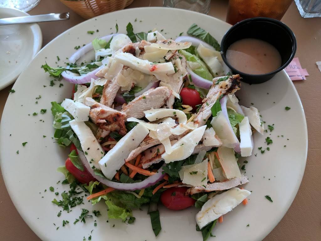 Ferrantes Restaurant & Signature Catering | restaurant | 10404 N Port Washington Rd, Mequon, WI 53092, USA | 2622415420 OR +1 262-241-5420