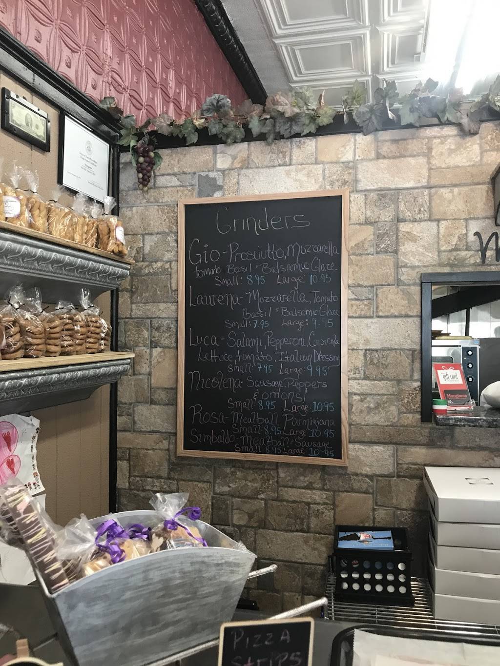 Mangiamo | restaurant | 1958 Smith St, North Providence, RI 02911, USA | 4013495028 OR +1 401-349-5028