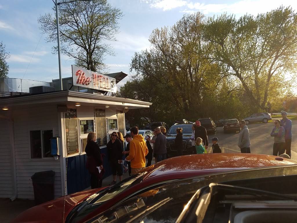 Well Drive Inn | restaurant | 9724, 705 E Main St, Winneconne, WI 54986, USA | 9205827292 OR +1 920-582-7292
