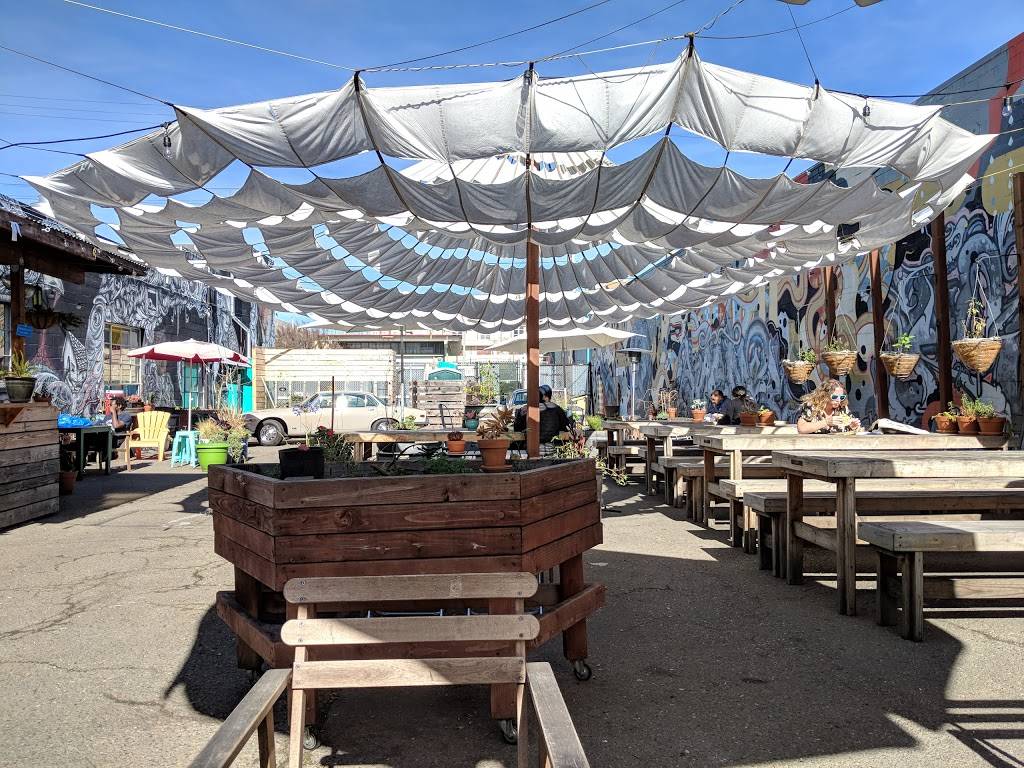 Hella Vegan Eats | restaurant | 411 26th St, Oakland, CA 94612, USA | 5104806777 OR +1 510-480-6777