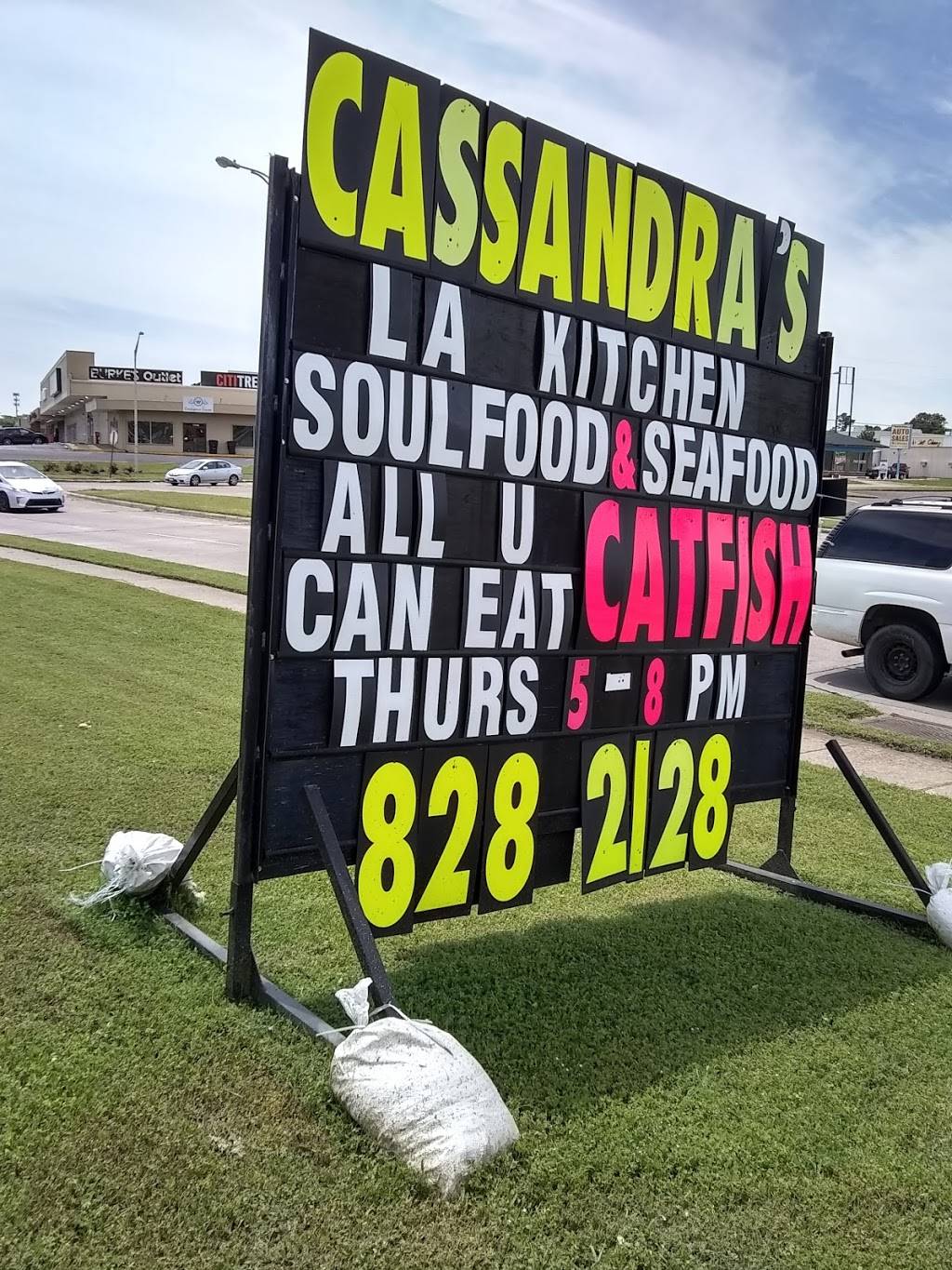 Cassandras Louisiana Kitchen | restaurant | 9001 Jewella Ave, Shreveport, LA 71118, USA | 3188282128 OR +1 318-828-2128