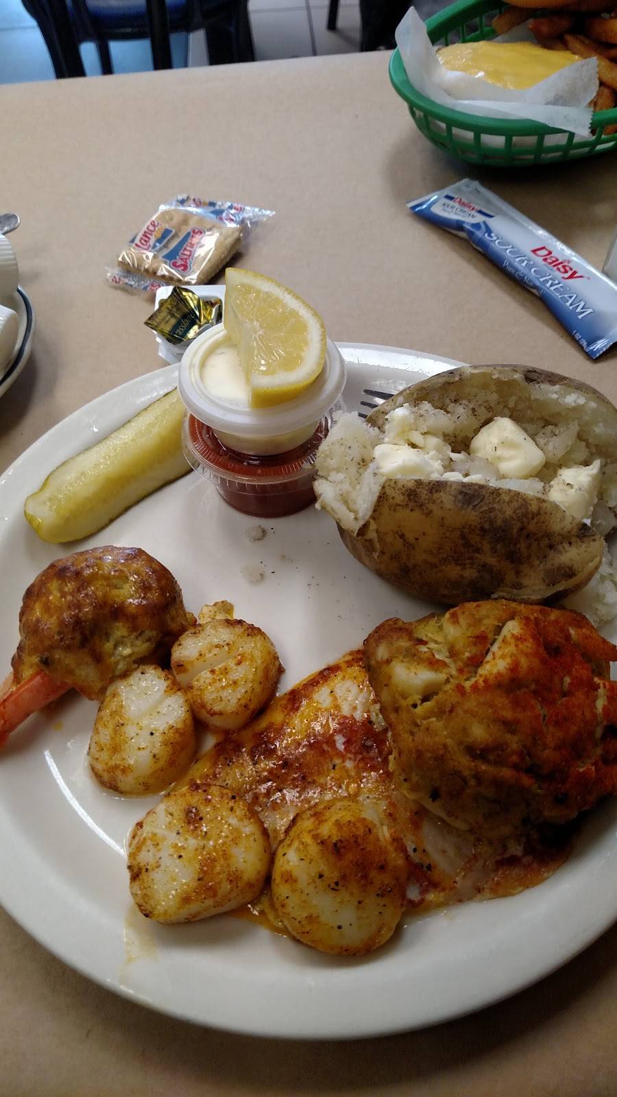 Captain Dan’s Crabhouse | restaurant | 2021 Liberty Rd, Eldersburg, MD 21784, USA | 4105492511 OR +1 410-549-2511