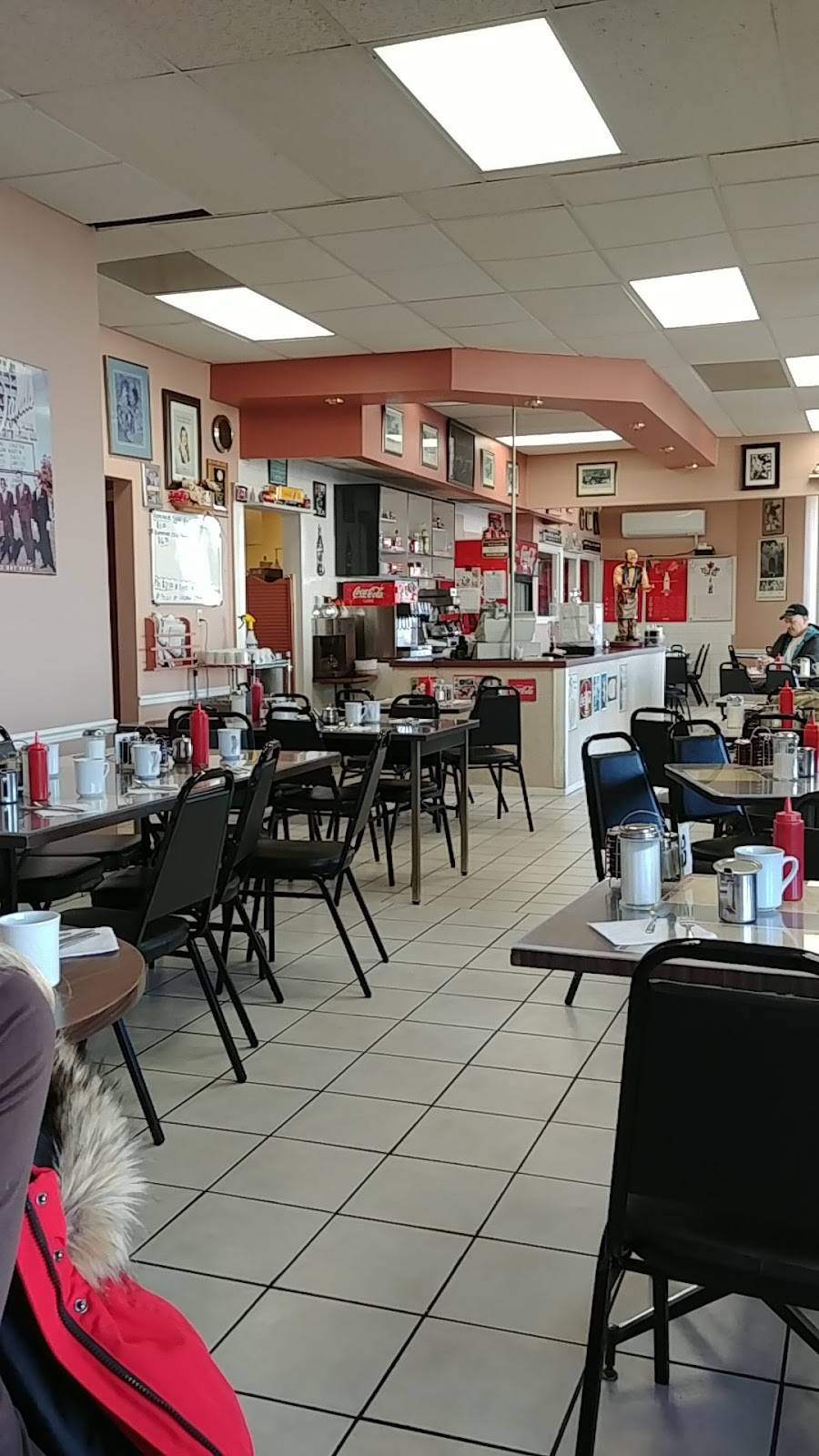 Jerry and Jennys Diner | restaurant | 11256 Tecumseh Rd E, Windsor, ON N8R 1A8, Canada | 5197351313 OR +1 519-735-1313