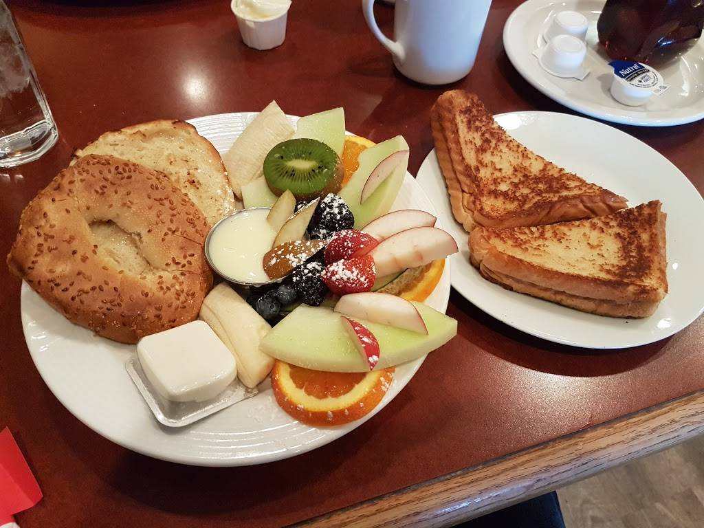 Le Restaurant Du Carrefour | restaurant | 505 Avenue Béthany, Lachute, QC J8H 4A6, Canada | 4504093229 OR +1 450-409-3229