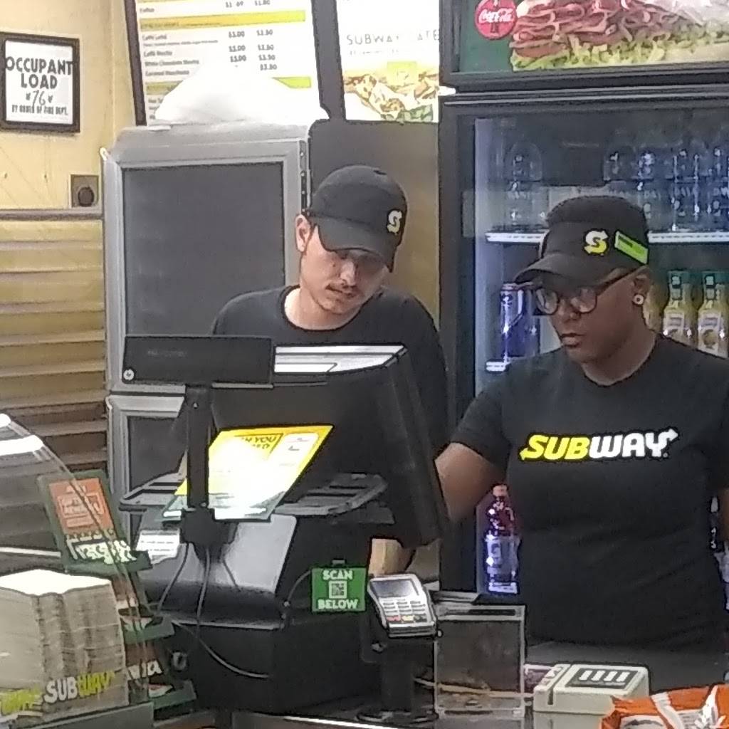 Subway | meal takeaway | 1100 Central SE, Food Court, Main St, Albuquerque, NM 87106, USA | 5052470098 OR +1 505-247-0098