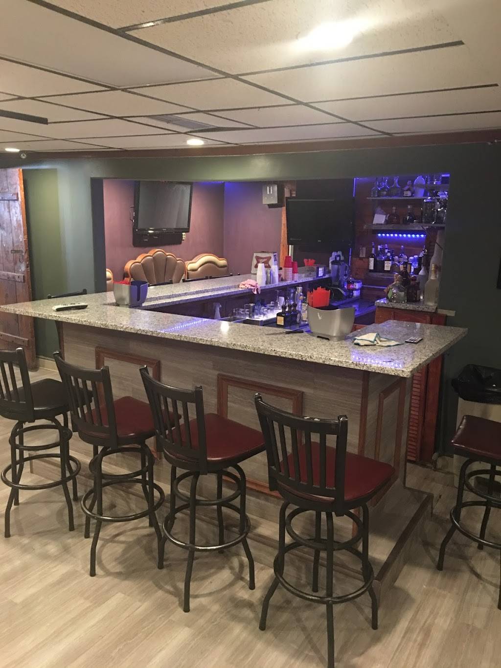 Chill’s bar and grill | restaurant | 2942, 5637 W Grand Ave, Chicago, IL 60639, USA | 7736885799 OR +1 773-688-5799