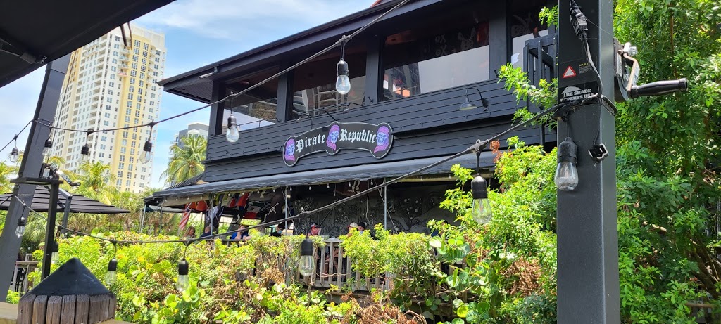 Pirate Republic Seafood Restaurant | restaurant | 400 SW 3rd Ave, Fort Lauderdale, FL 33315, USA | 9547613500 OR +1 954-761-3500