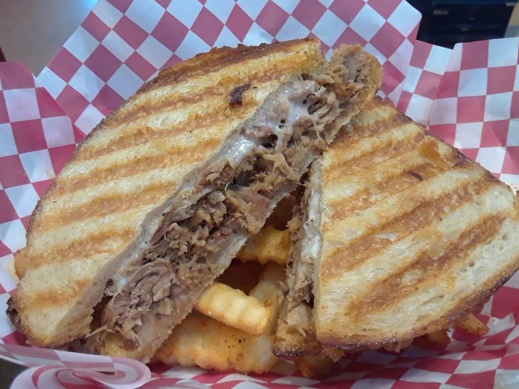 Smoken BBQ Pitts LLC | restaurant | Newbo City Market, 1100 3rd St SE, Cedar Rapids, IA 52401, USA | 3199810237 OR +1 319-981-0237