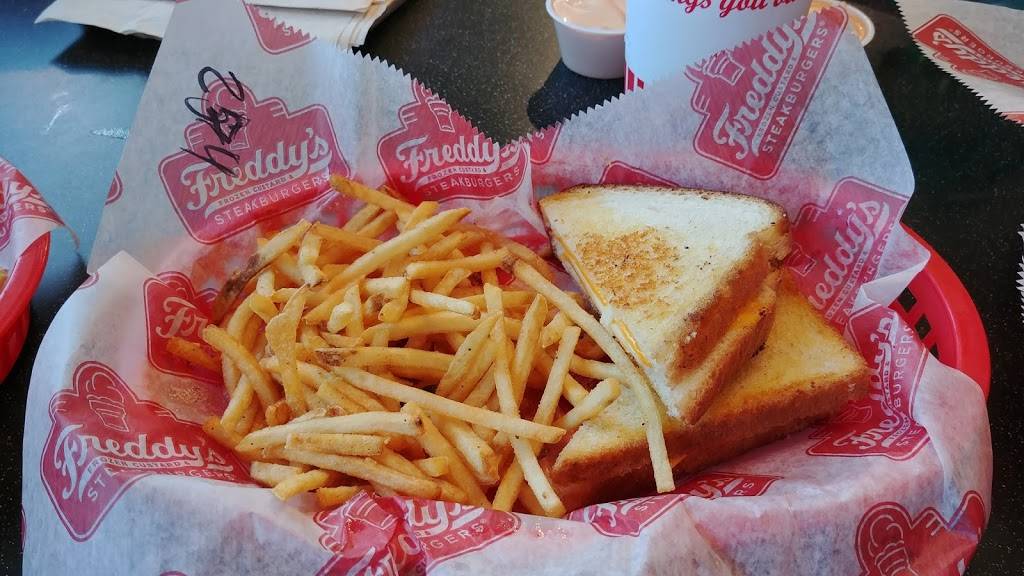 Freddys Frozen Custard & Steakburgers | restaurant | 16076 Pilot Knob Rd, Lakeville, MN 55044, USA | 9524233866 OR +1 952-423-3866