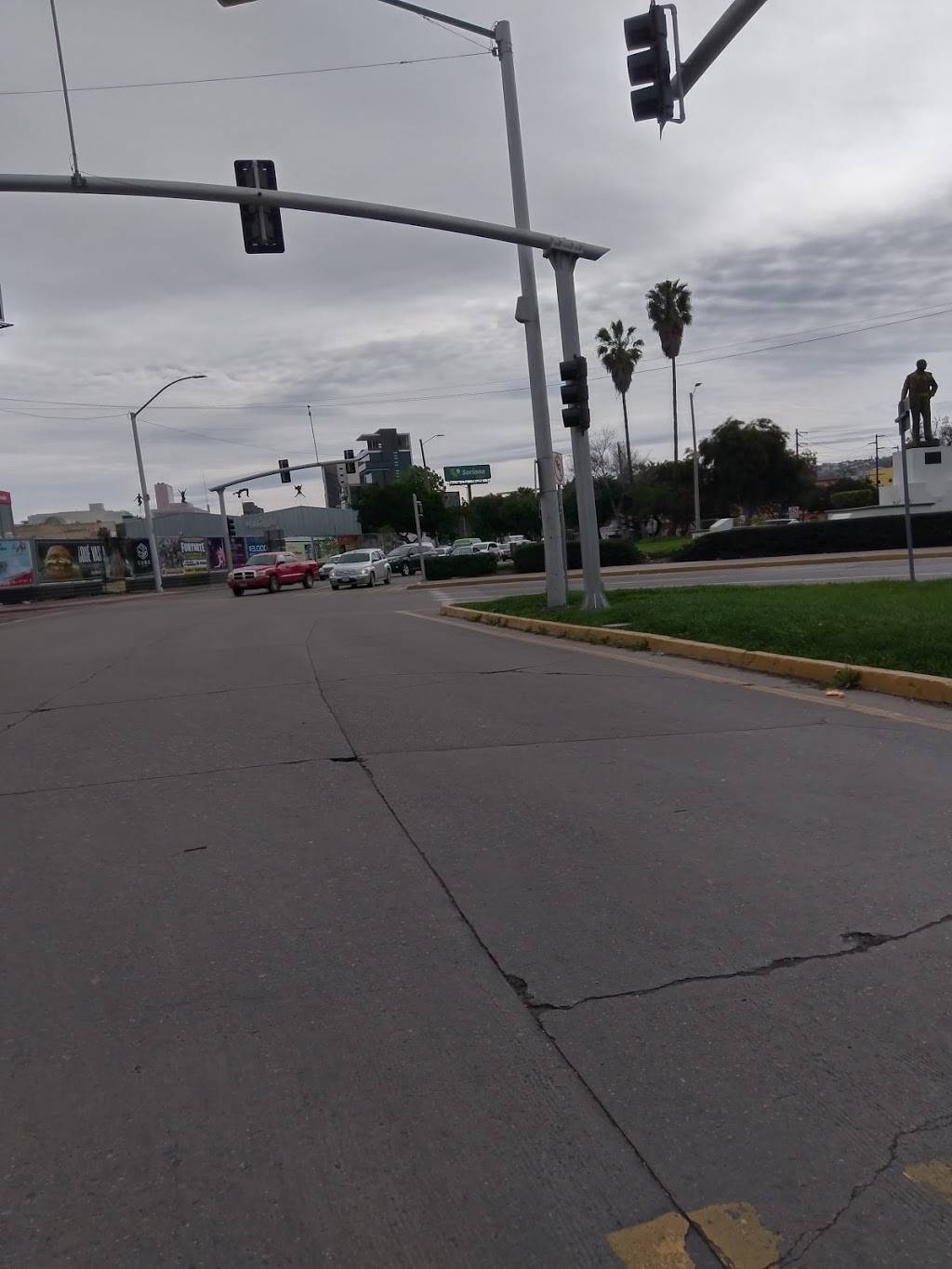 Restaurant Mininos Place | restaurant | Av Castillo de Chapultepec 564, Tomas Aquino, 22414 Tijuana, B.C., Mexico | 016646827348 OR +52 664 682 7348