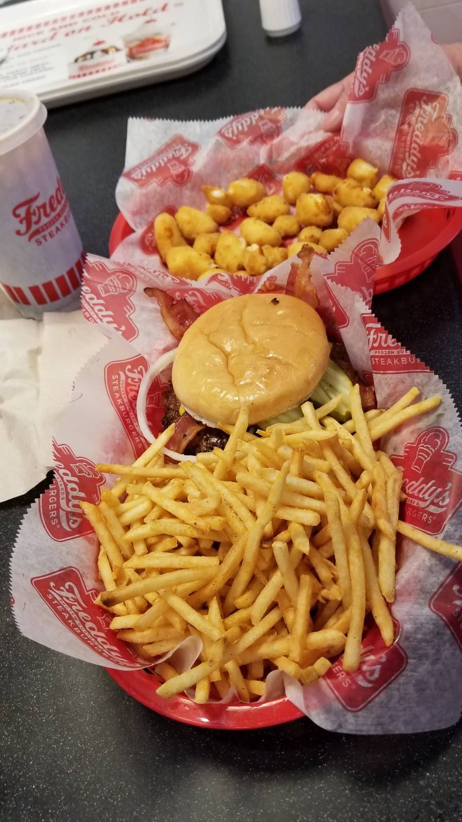 Freddys Frozen Custard & Steakburgers | restaurant | 7402 W 159th St, Orland Park, IL 60462, USA | 7084078222 OR +1 708-407-8222