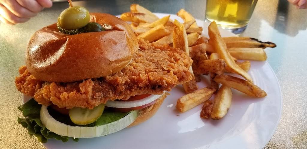 Edelweiss Tavern | restaurant | 600 Doon Village Rd, Kitchener, ON N2P 1G6, Canada | 5197480221 OR +1 519-748-0221