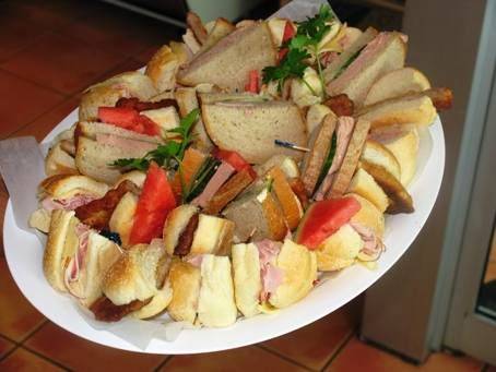 Evas Deli | restaurant | 680 Huronia Rd, Barrie, ON L4N 6C6, Canada | 7057397004 OR +1 705-739-7004