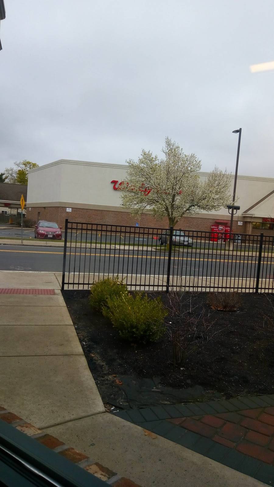 Dunkin | bakery | 568 Belmont Ave, Springfield, MA 01108, USA | 4137335193 OR +1 413-733-5193