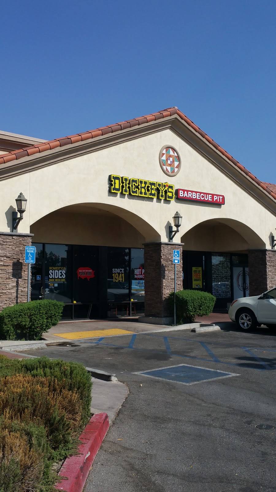 Dickeys Barbecue Pit | restaurant | 15683 Roy Rogers Dr, Victorville, CA 92392, USA | 7604938011 OR +1 760-493-8011