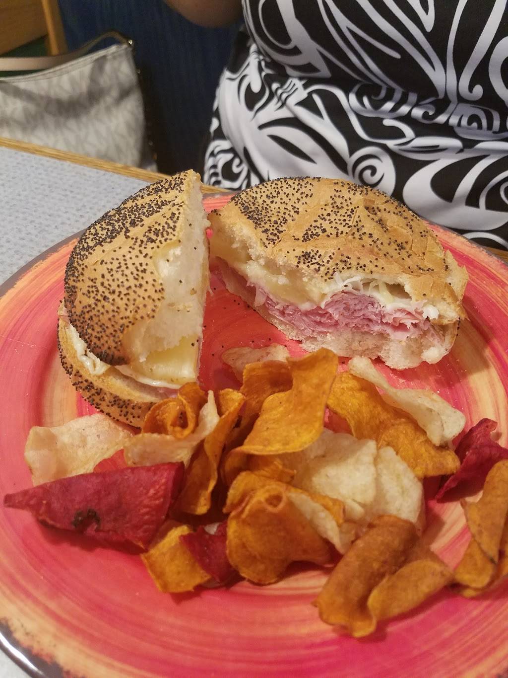 Isaacs Restaurant - South York | restaurant | 235 Pauline Drive South York, Plaza, York, PA 17402, USA | 7177475564 OR +1 717-747-5564