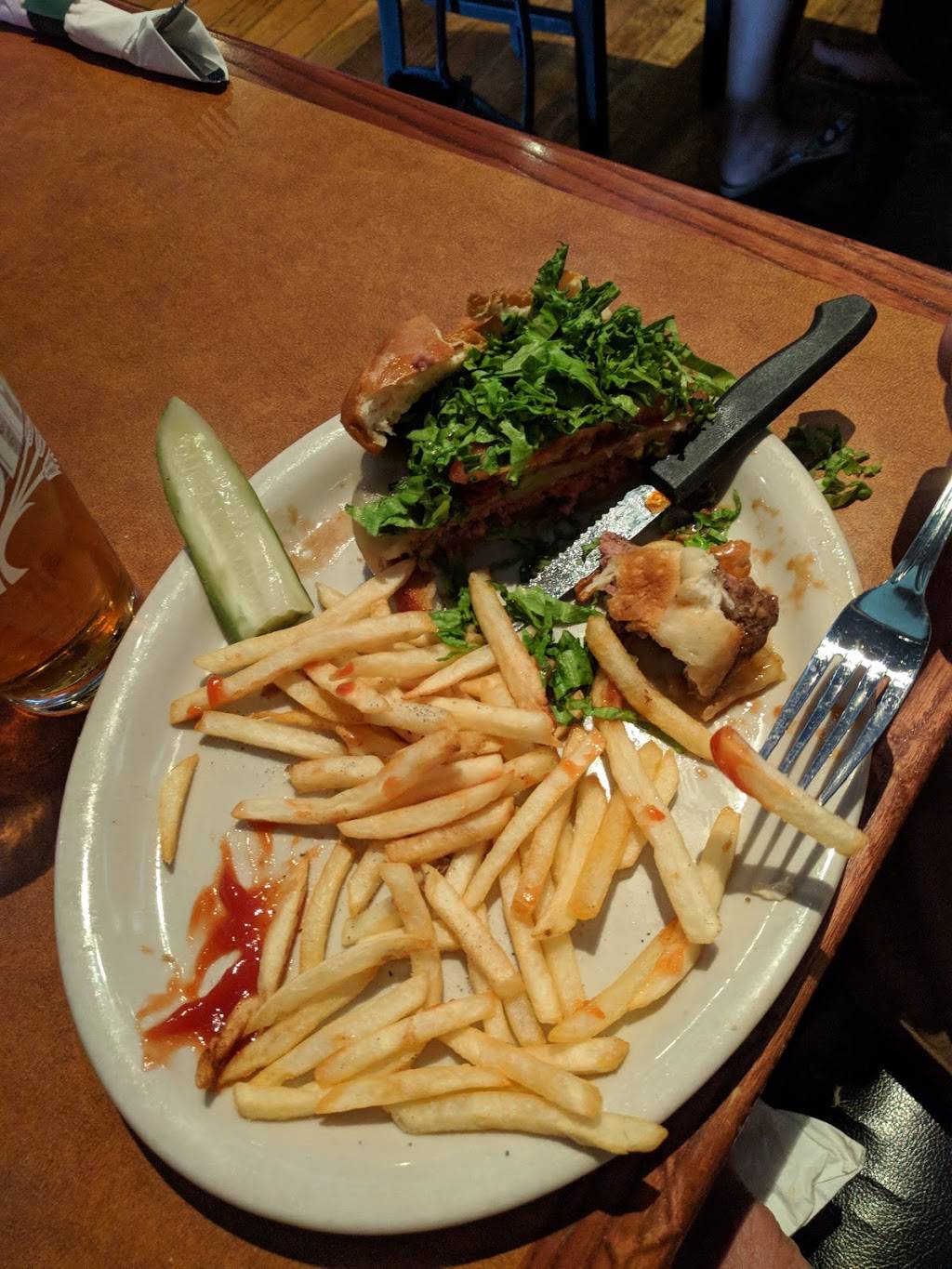 Luckys Bar & Grille | restaurant | 1175 Warren Ave, East Providence, RI 02914, USA | 4014316500 OR +1 401-431-6500