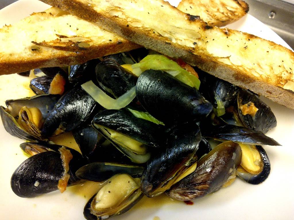 Holy Mackerel! | restaurant | 70 Yorktown Shopping Center, Lombard, IL 60148, USA | 6309533444 OR +1 630-953-3444