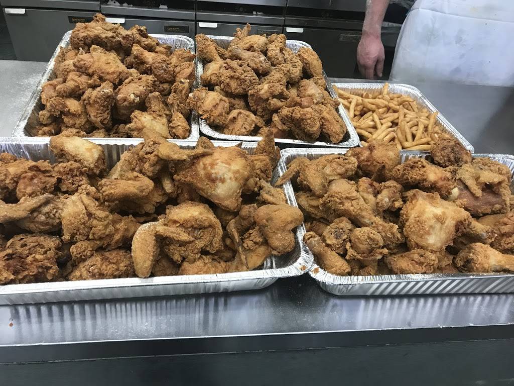 Sharks Fish & Chicken | restaurant | 956 E 162nd St, South Holland, IL 60473, USA | 7085961400 OR +1 708-596-1400