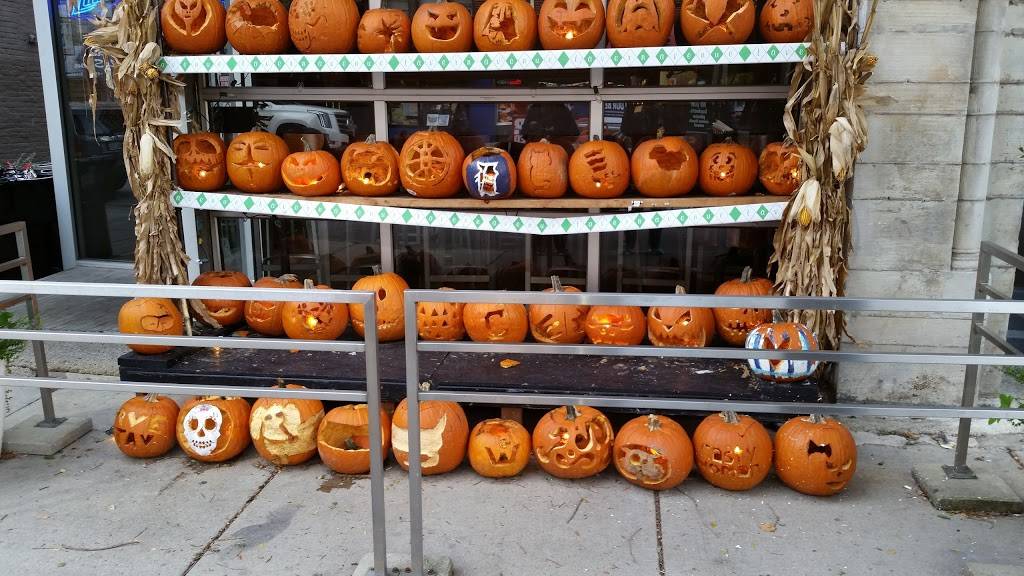 Avenue Tavern Chicago | night club | 2916 N Broadway, Chicago, IL 60657, USA | 7739757000 OR +1 773-975-7000