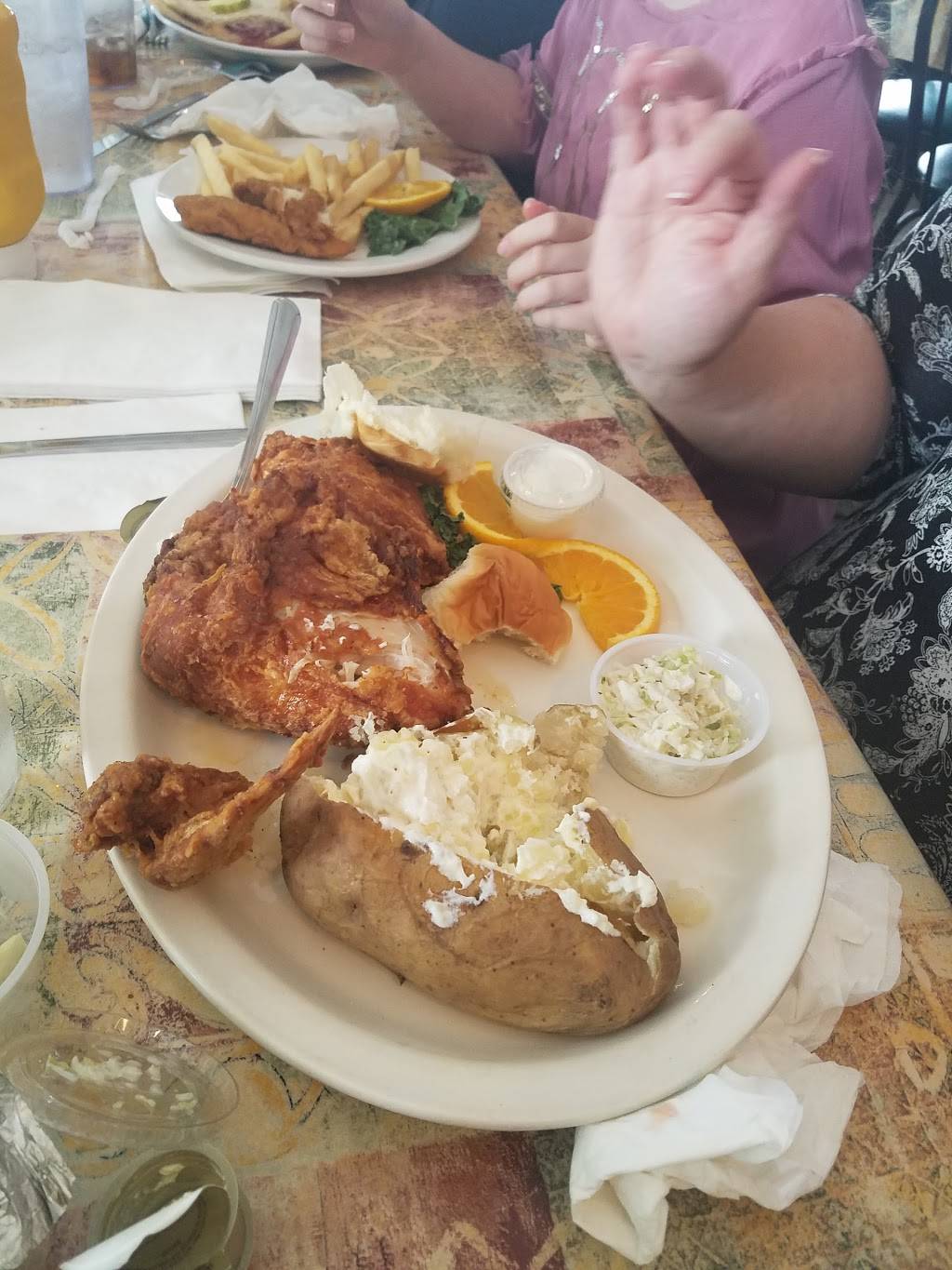 Riverview Restaurant & Tavern | restaurant | 1320 S Main St, Algonquin, IL 60102, USA | 8476585200 OR +1 847-658-5200